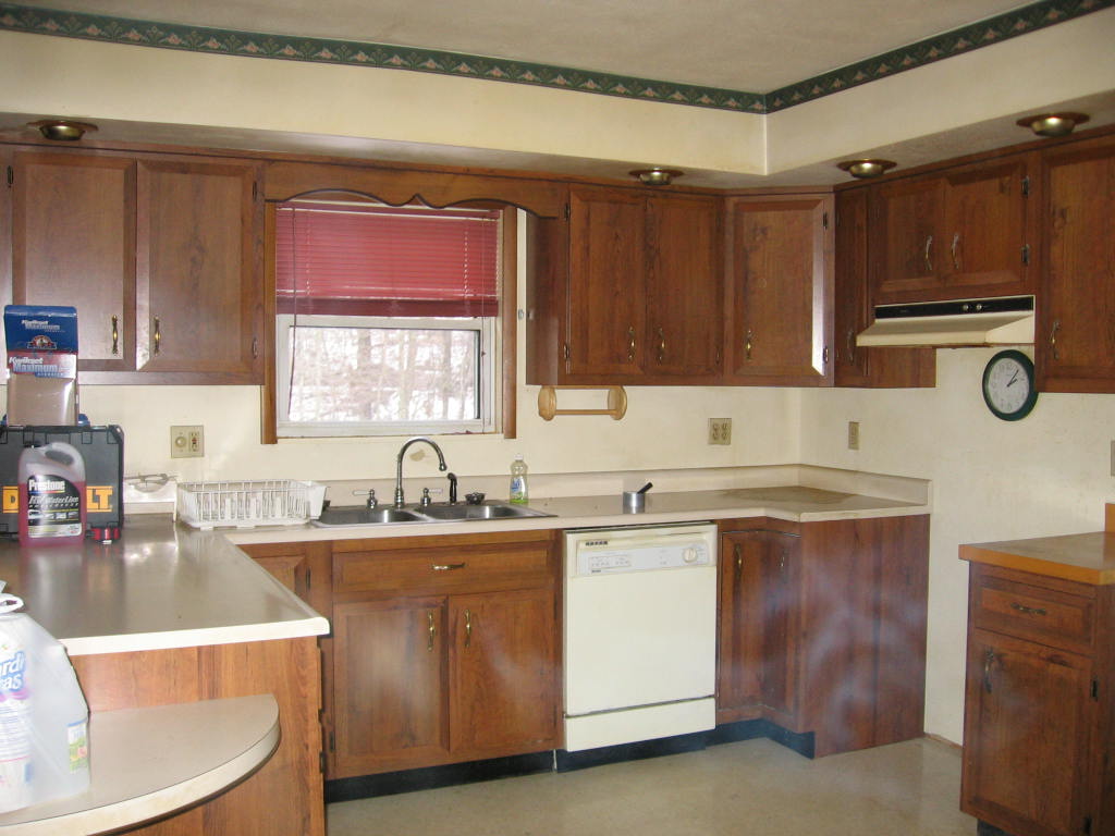 28_Kitchen Before.JPG